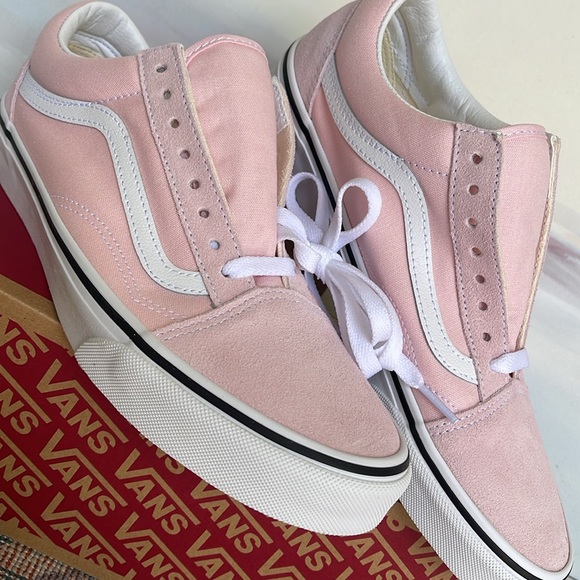 Vans WMNS Old Skool
Blushing/True White
VN0A4BV5TC3
Sneakers - Picture 8 of 16
